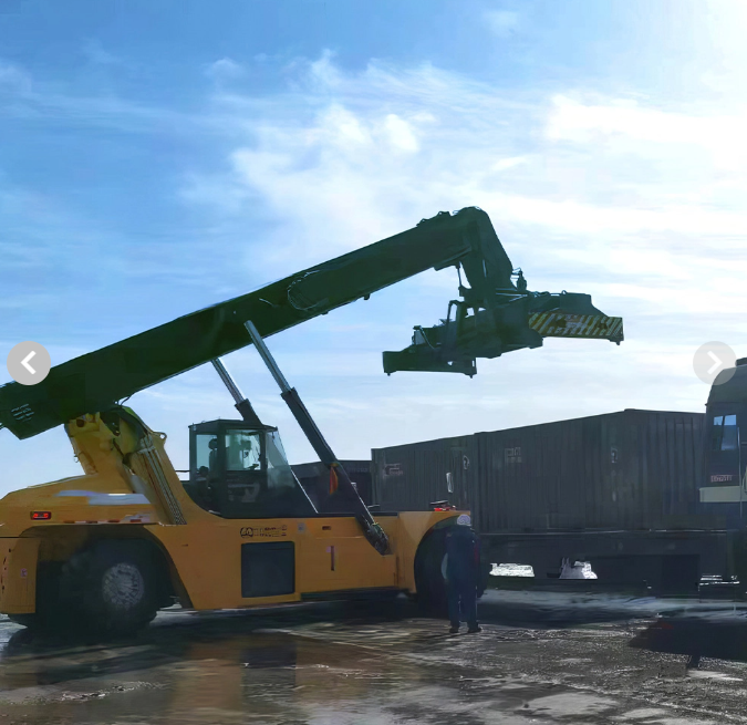 What Safety Checks Are Needed for Container Unloading?