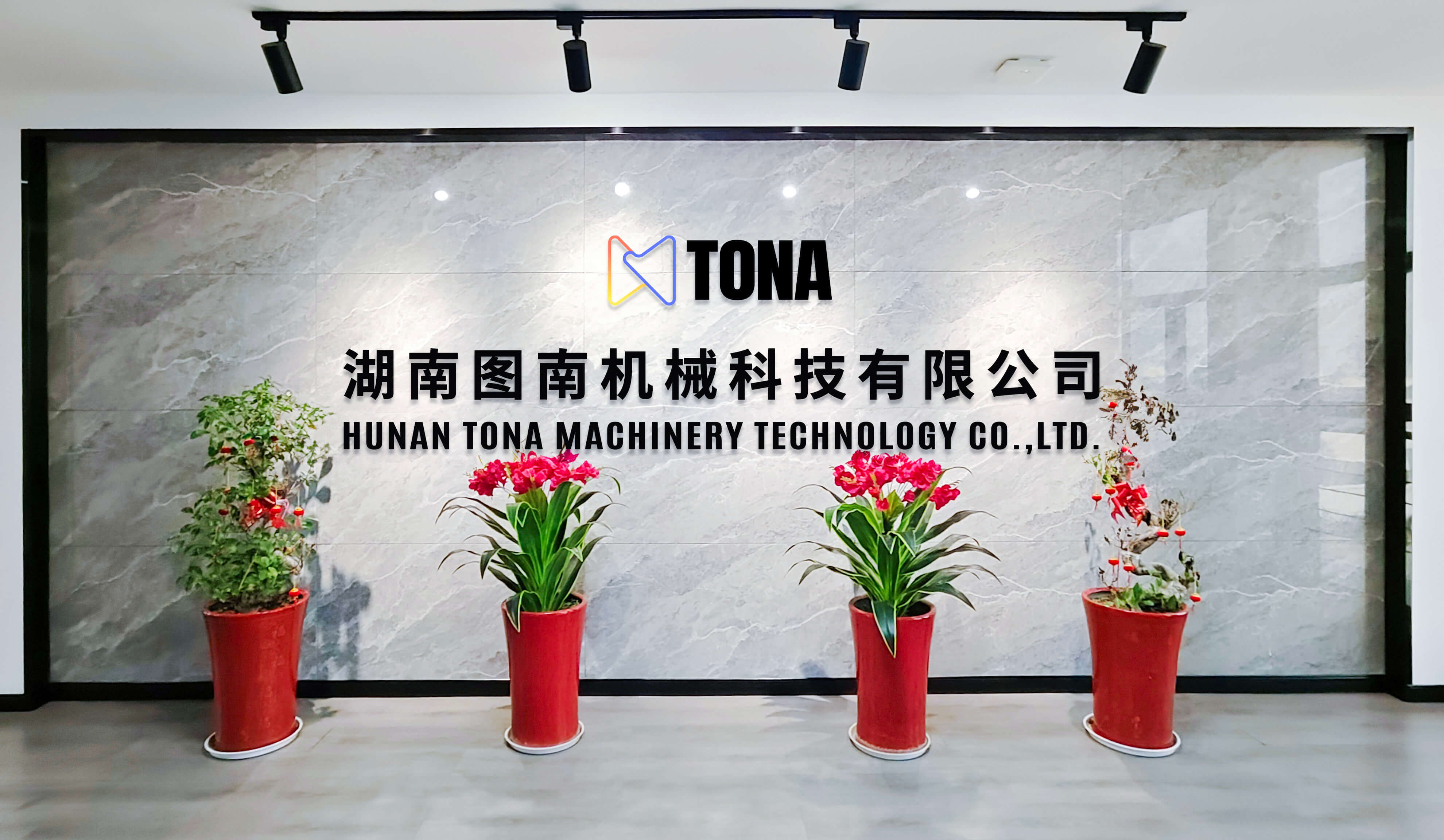 tona machinery R&D team focused on container handling innovation