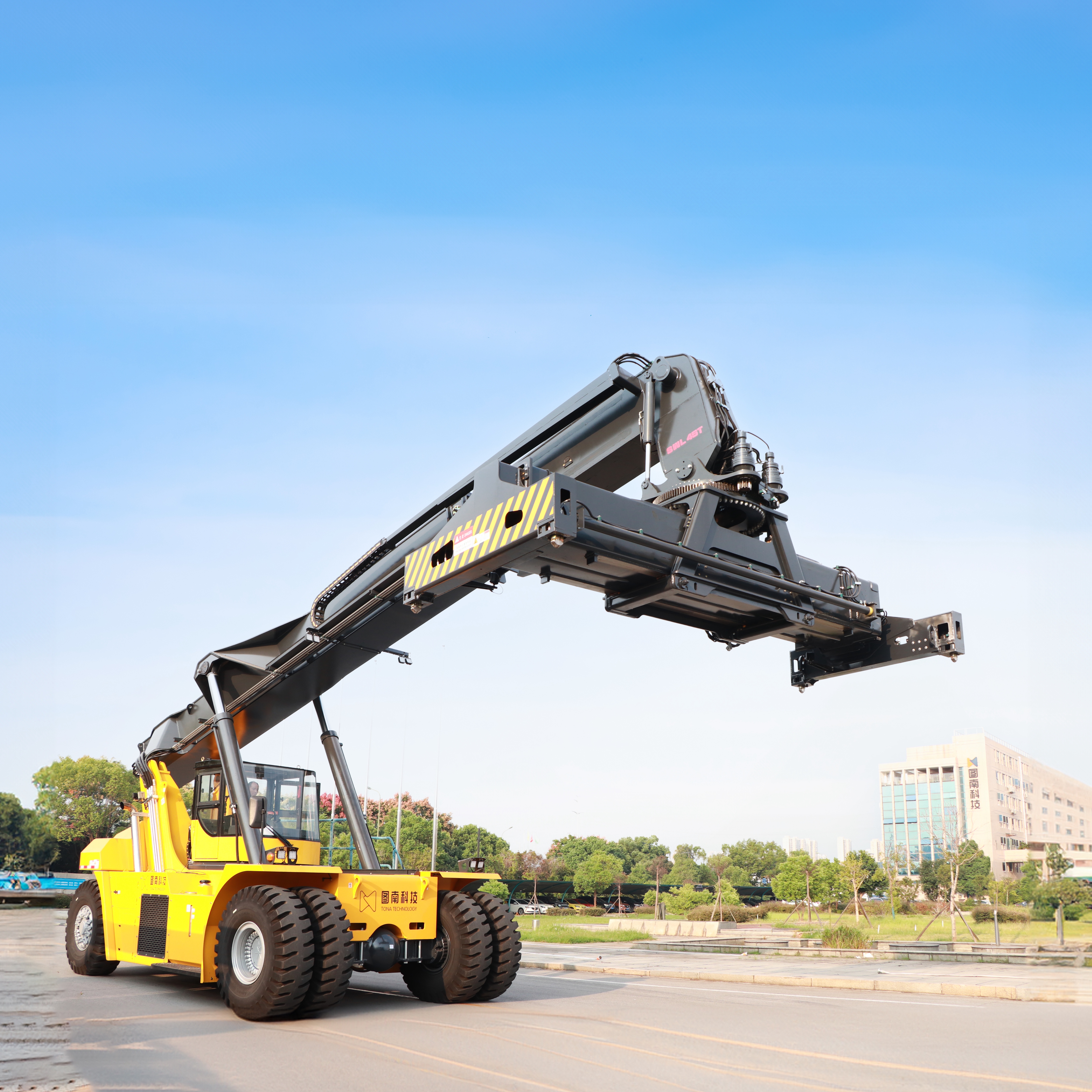 Is Reach Stacker A Crane?