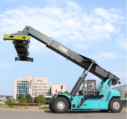 TR45E Electric Reach Stacker