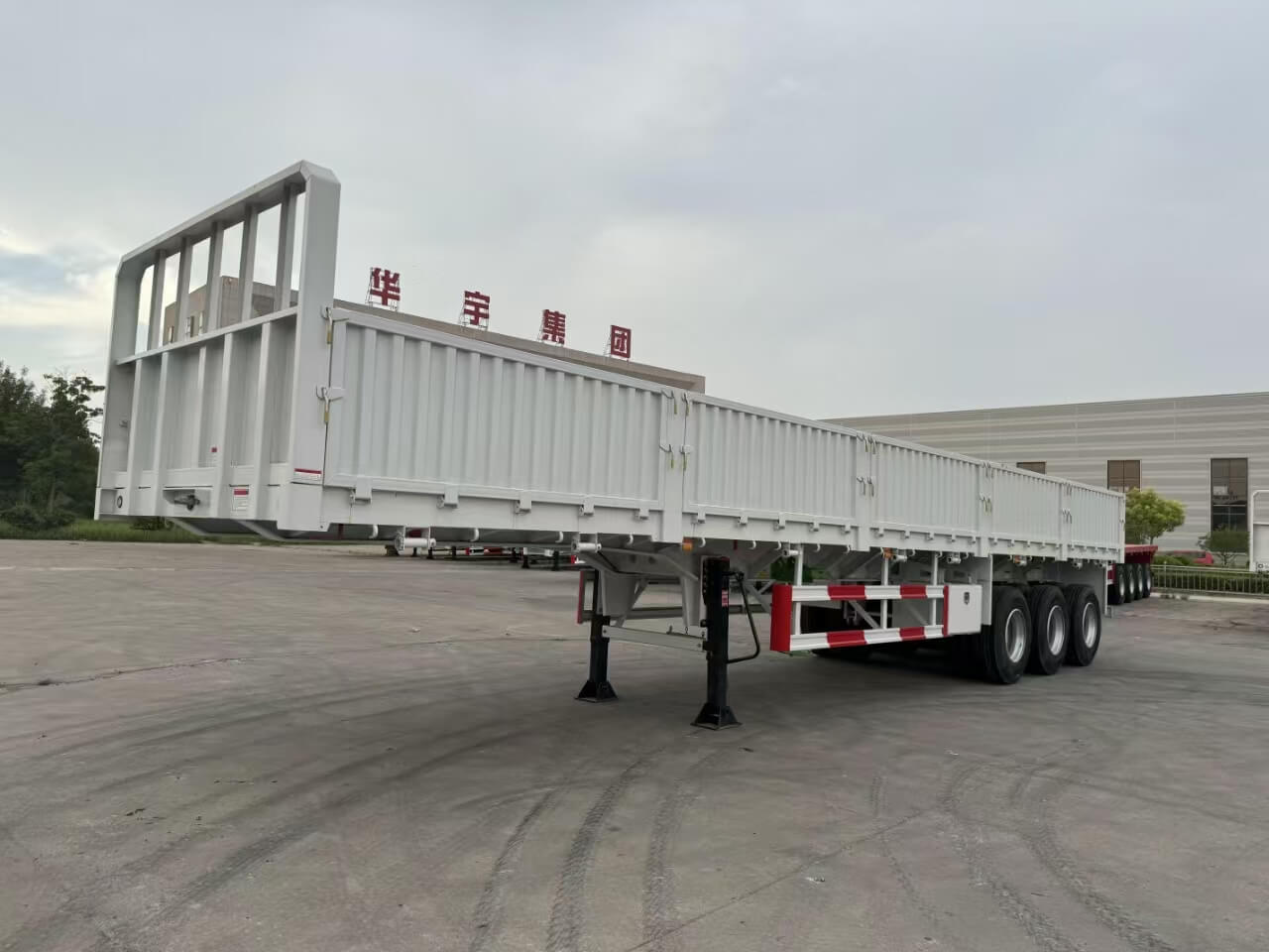 How Does a Heavy Duty Reach Stacker Maintain Stability?