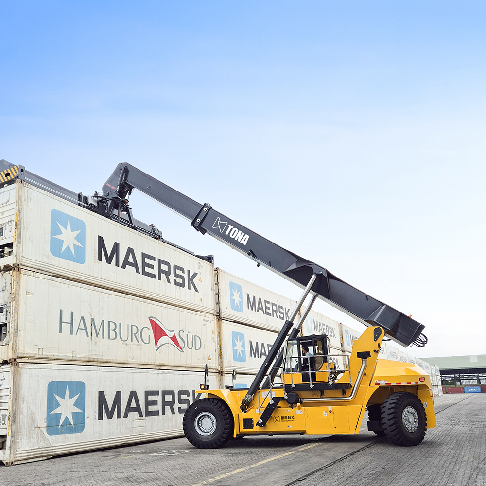 What Loads Can an Intermodal Reach Stacker Handle?